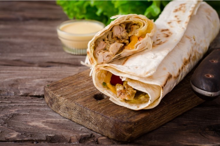 أسهل وأبسط طريقة لعمل ساندويش شاورما الدجاج