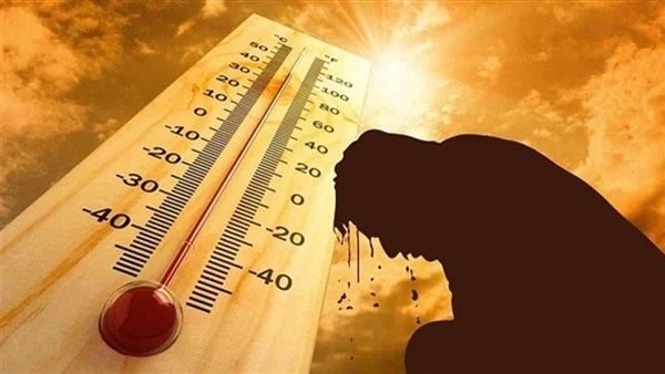 طقس حار نسبي فوق المرتفعات الجبلية العالية وحار في باقي مناطق المملكه  ..  ونصائح الاكثار من شرب الماء