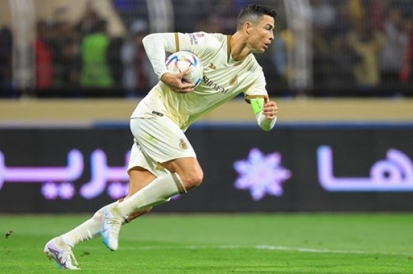 رونالدو يغرد: " سعيد بتسجيل هدفي الأول في الدوري السعودي وكانت مباراة صعبة للغاية"