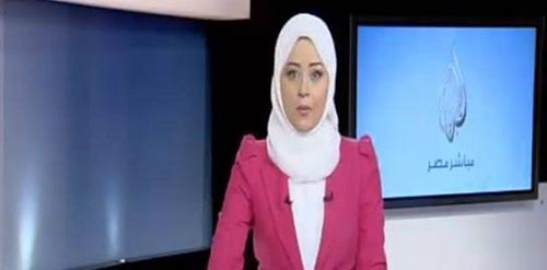 فيديو: مذيعة الجزيرة تتعرض لموقف محرج على الهواء