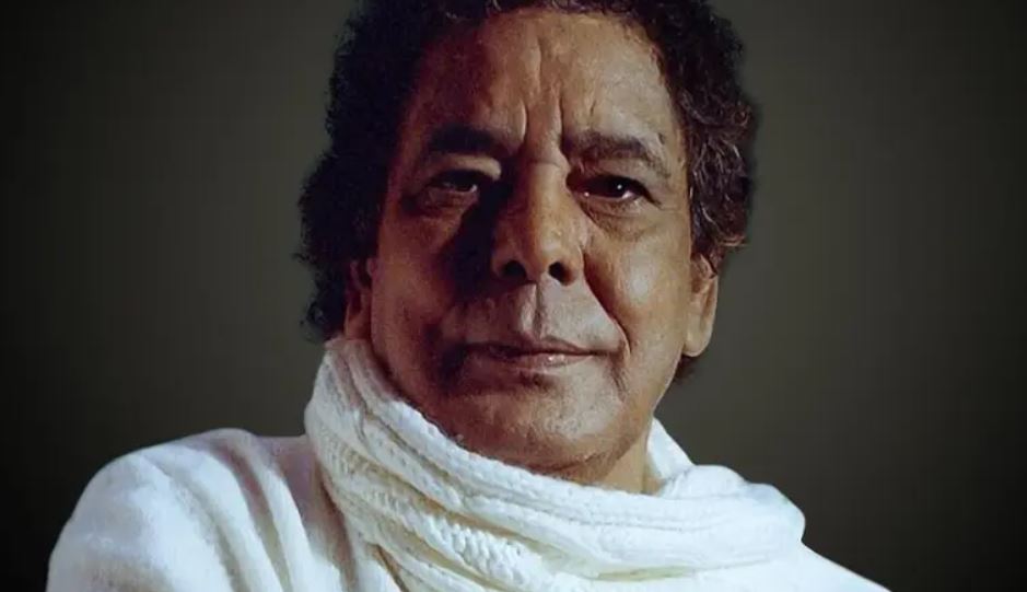 بعد أنباء عن وعكة صحية ..  الكينج محمد منير بخير ويقضي إجازة مع أسرته