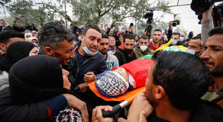 الفلسطينيون يشيعون جثمان الشهيد الطفل علي أبو عليا