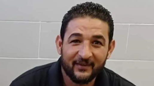 تعاطف مع فتاة لتوصيلها ..  كشف لغز العثور على شاب مقتولاً في سيارته بمصر