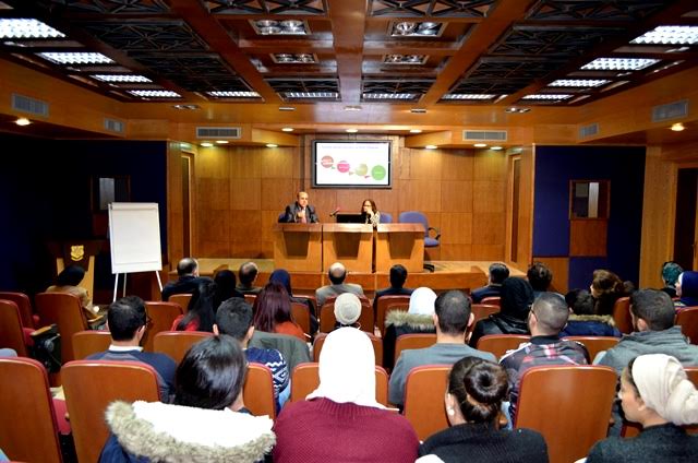 د. جيري ساندر تلقي محاضرة لطلبة السمع والنطق في جامعة عمان الأهلية