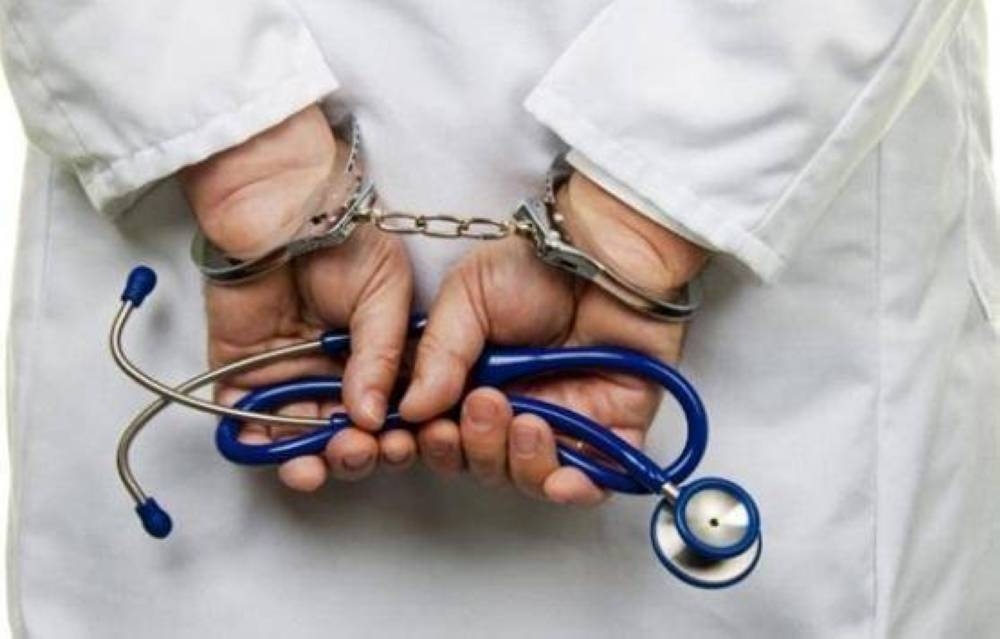 وفاة فتى بظروف غامضة في مستشفى خاص وإيقاف الكادر الطبي بمركز أمني