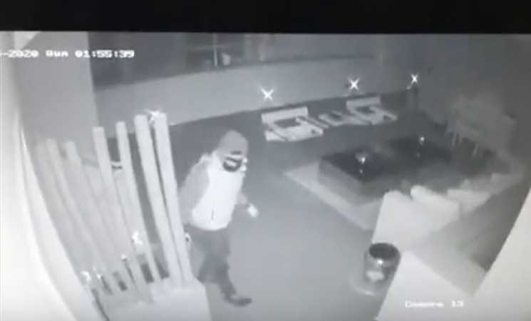 بالفيديو  ..  لحظة مقتل اللص الذي حاول خطف "بنات نانسي عجرم"