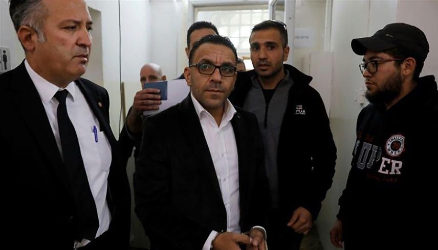 الاحتلال يمنع محافظ القدس من التواصل مع عباس