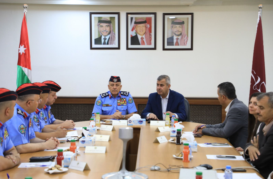 الطاقة والأمن العام توقعان مذكرة تفاهم لإيصال الكهرباء بواسطة وحدات الطاقة الشمسية غير مرتبطة بالشبكة
