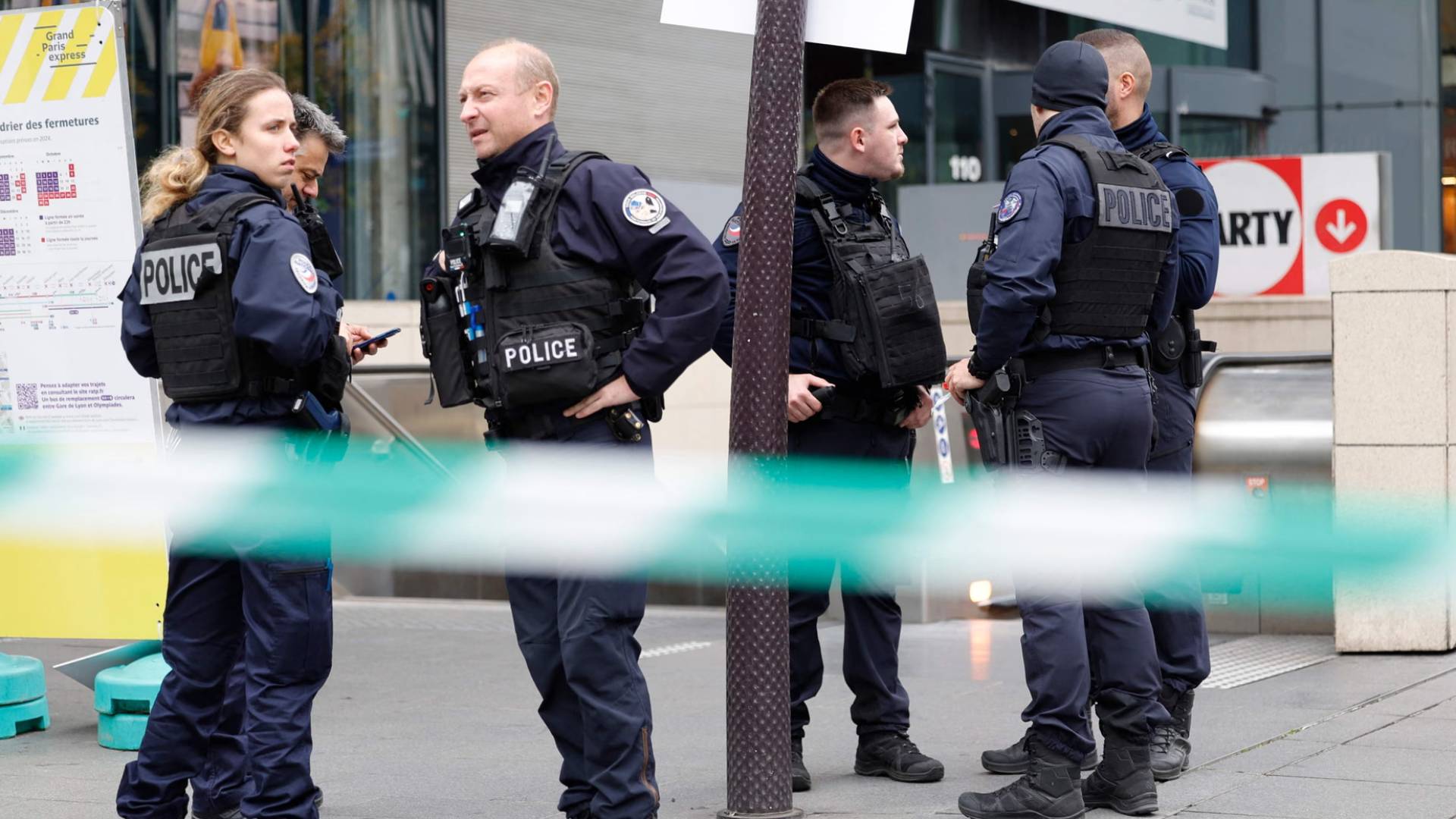 إصابة 3 نساء بجروح في عمليات طعن بمترو باريس وإيقاف مشتبه به