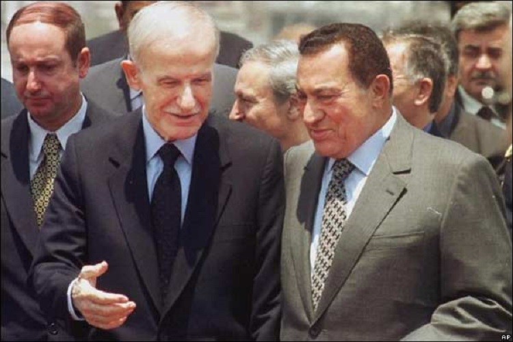 مبارك يكشف عن شرط إسرائيل الذي رفضه حافظ الأسد لعودة الجولان!