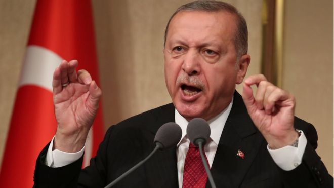 الأزمة بين تركيا وأمريكا: أردوغان يرفع الجمارك بنسب كبيرة على منتجات أمريكية
