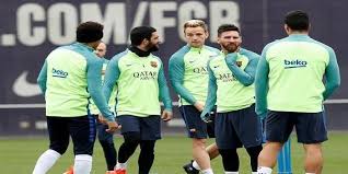لاعب برشلونة يفرغ خزانته استعدادًا للرحيل