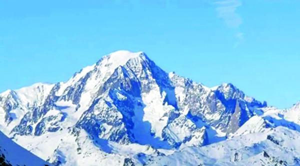 تغريم متسلق فرنسي شهير لنزعه أعمدة إرشادية