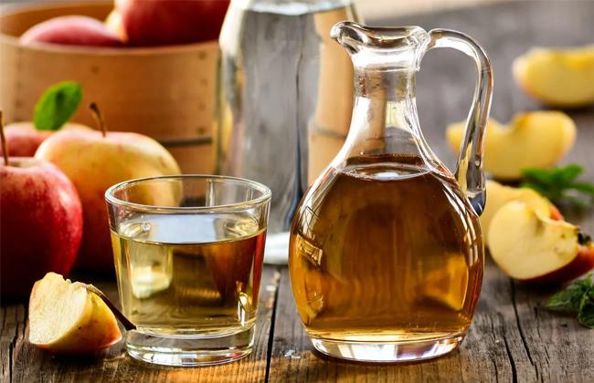 أسباب تمنعك من تناول خل التفاح ..  أبرزها تآكل مينا الأسنان