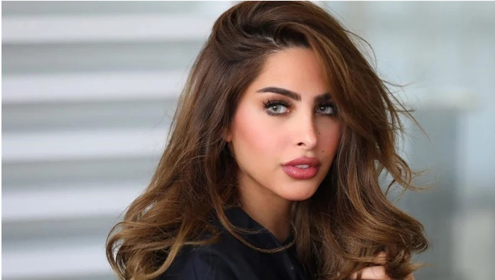 لحظة مروعة ..  انهيار سقف منزل مؤثرة كويتية أثناء تواجدها فيه