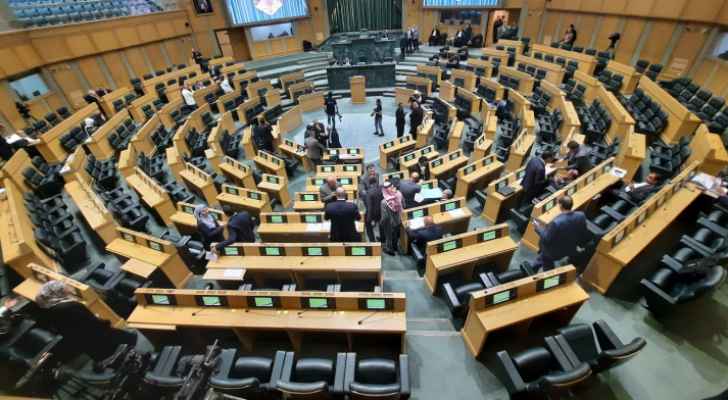 مطالب نيابية بإعطاء أولية التعيينات في القطاع العام للأكبر سناً