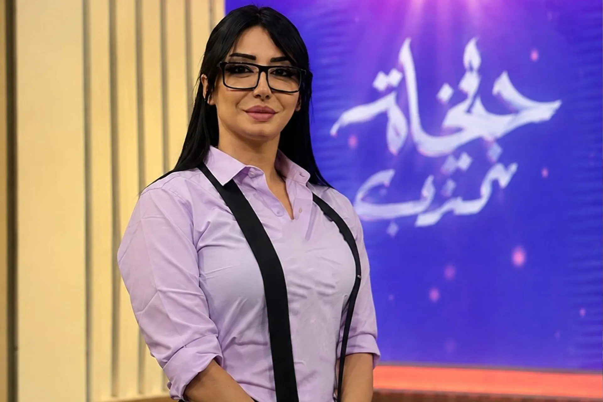 بدأت بمكبرات الأذان ووصلت إلى وقف نهائي ..  ما قصة أزمة دينا المصري؟