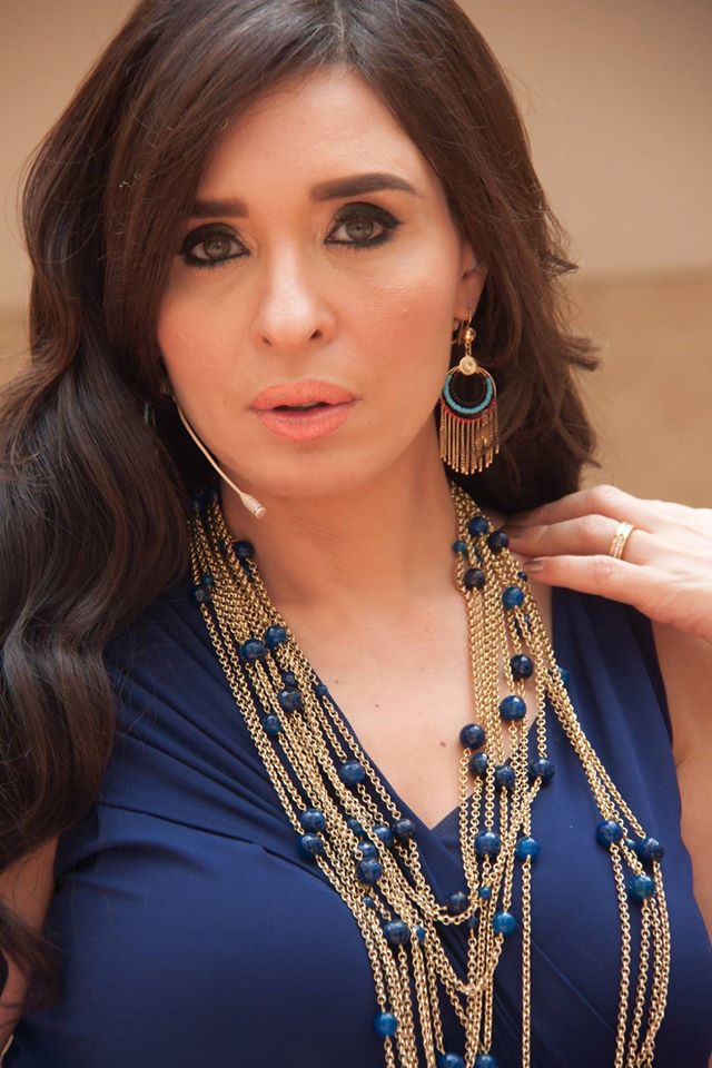 صورة سيلفي تُحرج الراقصة دينا امام جمهورها