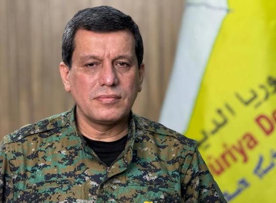 قائد قوات سوريا الديمقراطية يبحث عملية دمج مقاتليه في صفوف الجيش