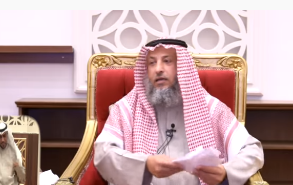 بالفيديو ..  سهى الإمام في الصلاة فزاد ركعة فماذا أفعل؟