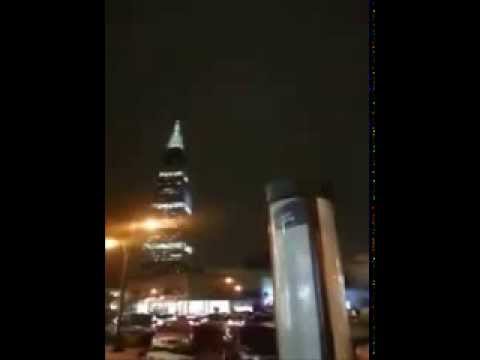 لحظة ضرب الصواعق لأعلى برج في الرياض..وغرق المركبات