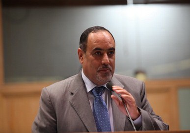 الفناطسة يطالب بإحالة ناشطة وصفها بـ"ذبابة الكترونية" للمدعي العام بعد إساءتها لأمير 