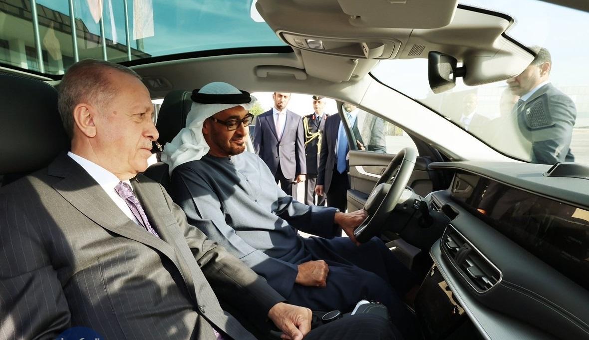 بن زايد يقود أول سيارة تركية الصنع برفقة أردوغان