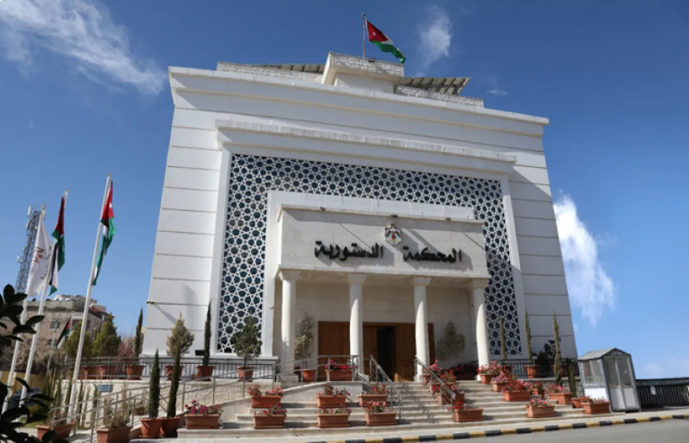 رد طعن بعدم دستورية تفسير المحاكم لمادتين من قانون رسوم طوابع الواردات