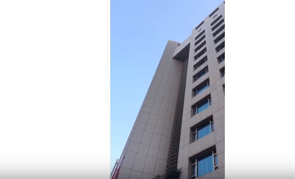 الكشف عن حقيقة فيديو الانتحار لمسؤول كبير في فندق شهير بالشميساني  .. فيديو 