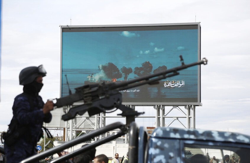 الحوثيون يضعون ترامب أمام خيارين حلوهما مر وأزمة جديدة