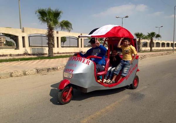 مهندس مصري يبتكر سيارة تمشي "بالماء"!