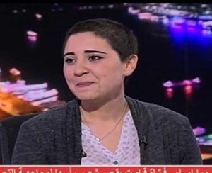 بالفيديو ..  فتاة مصرية تقص شعرها تجنبا لـ"التحرش" ..  وتطلق مبادرة "قص شعرك"