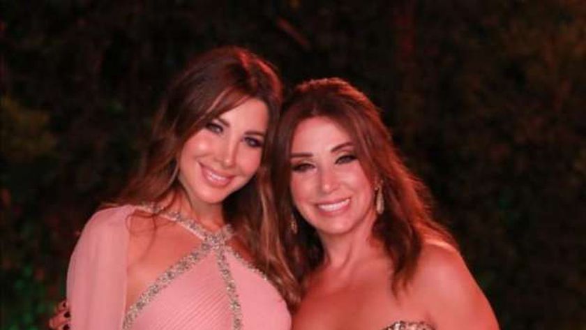 صورة نانسي عجرم ووالدتها تصدم الجمهور  ..  "مين الأم ومين الابنة"