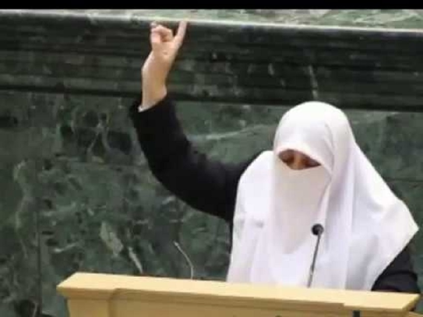 العتوم: أمنية والدتي الوحيدة لبس حزام ناسف وتفجيره بالصهاينة