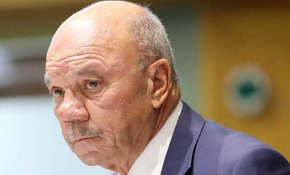 الفايز يهنئ الملك بمناسبة اليوبيل الفضي