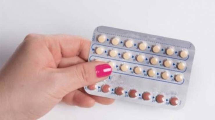 10 أعراض تشعرين بها عند ترك حبوب منع الحمل
