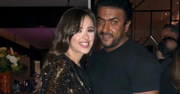 ياسمين عبد العزيز تمازح أحمد العوضي والأخير يعلق: حطلقك
