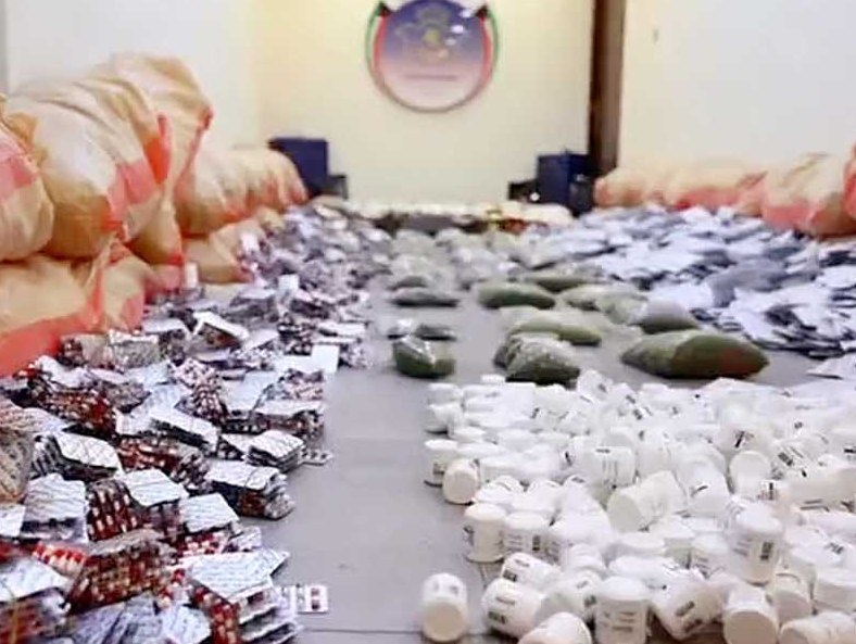 الكويت  ..  ضبط 800 كلغ مخدرات في 3 أشهر        