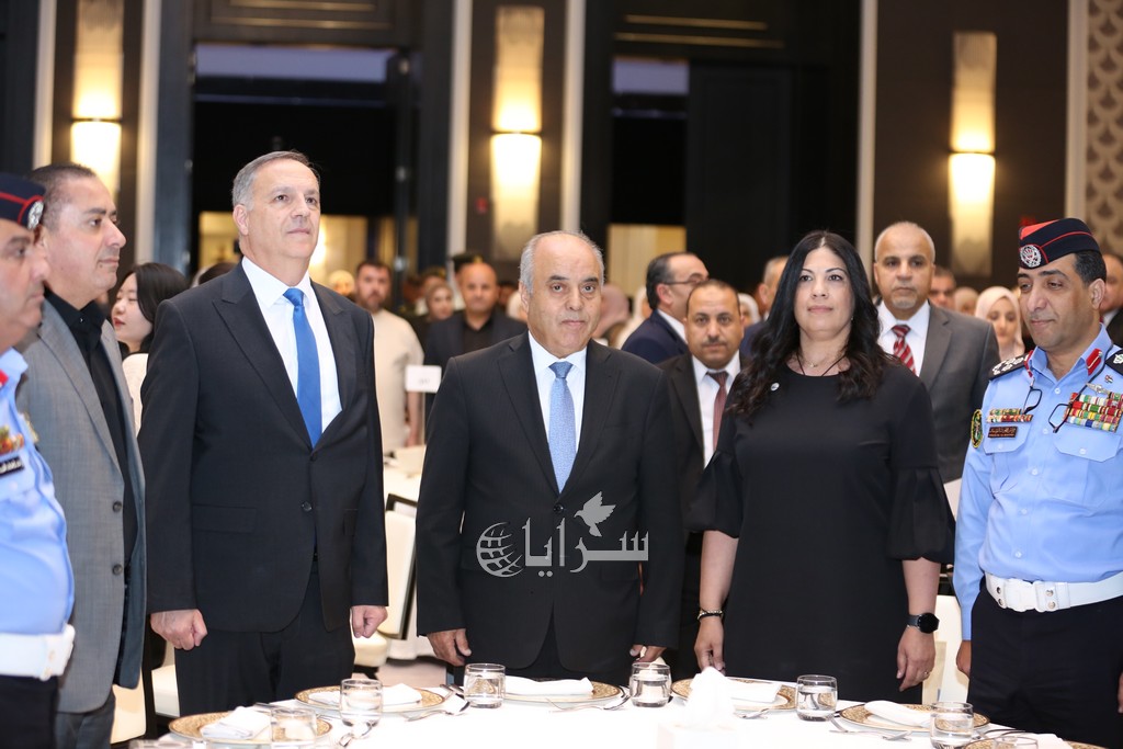 بالصور  ..  وزير التربية يكرم المدارس الصحية للعام الدراسي (2023-2024)