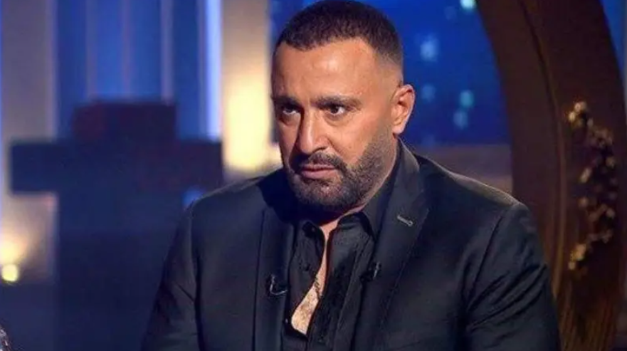 "حزين لإهانتي أنا وأسرتي" ..  السقا غاضب بعد فيديو صلاح