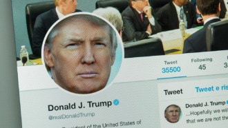 تويتر تعلق حسابات تعيد نشر أقوال لترامب بعد حظره نهائيا على المنصة