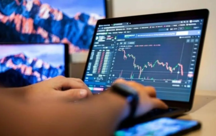 الإمارات ..  رجل يخسر 268.3 ألف درهم في عملية (تداول وهمي)