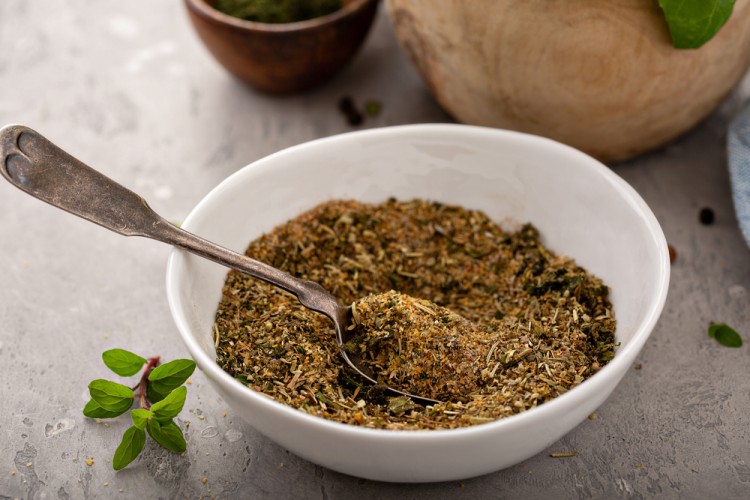 اصنعي بنفسك خلطة البهارات الإيطالية بالأعشاب