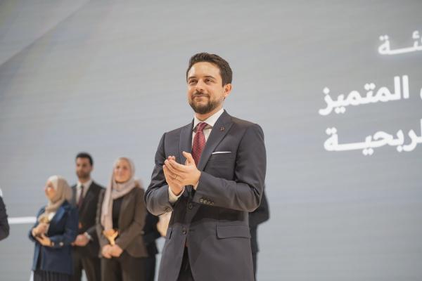 ولي العهد يكرم الفائزين بجائزة الحسين بن عبدﷲ للعمل التطوعي
