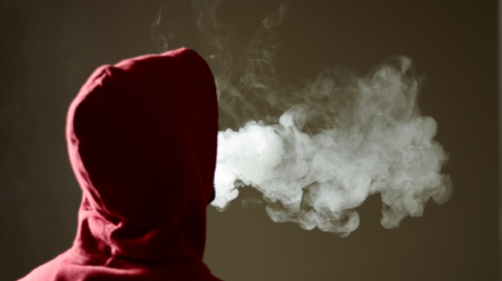 في تحذير جديد ..  أدلة متزايدة على العلاقة بين التدخين الإلكتروني والسرطان