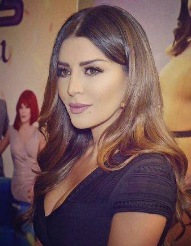 بالصور: بعد ولادتها ..  أمل بوشوشة تعود للأضواء بلوك طبيعي