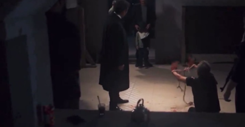 طفله في زنزانته ..  إشادة بأداء عمايري في "كسر عضم 2" وجدل على المشهد 