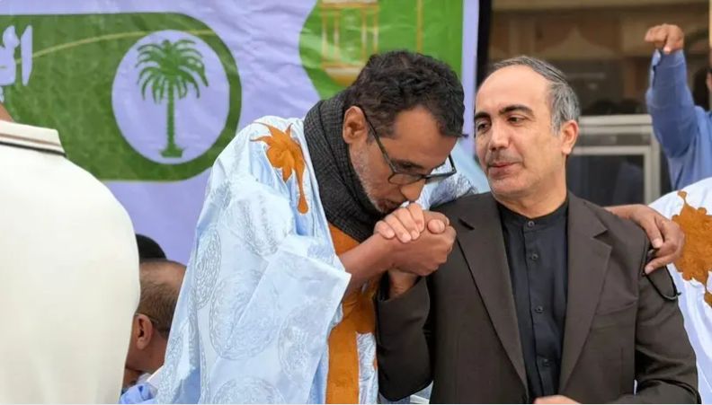 مشاهد تقبيل يد السفير الإيراني خلال إفطار تثير جدلاً في موريتانيا