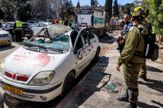 10 مصابين بانفجار صاروخ عنقودي جنوب "تل أبيب"
