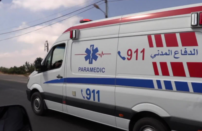 اصابة بتدهور مركبة على طريق المطار